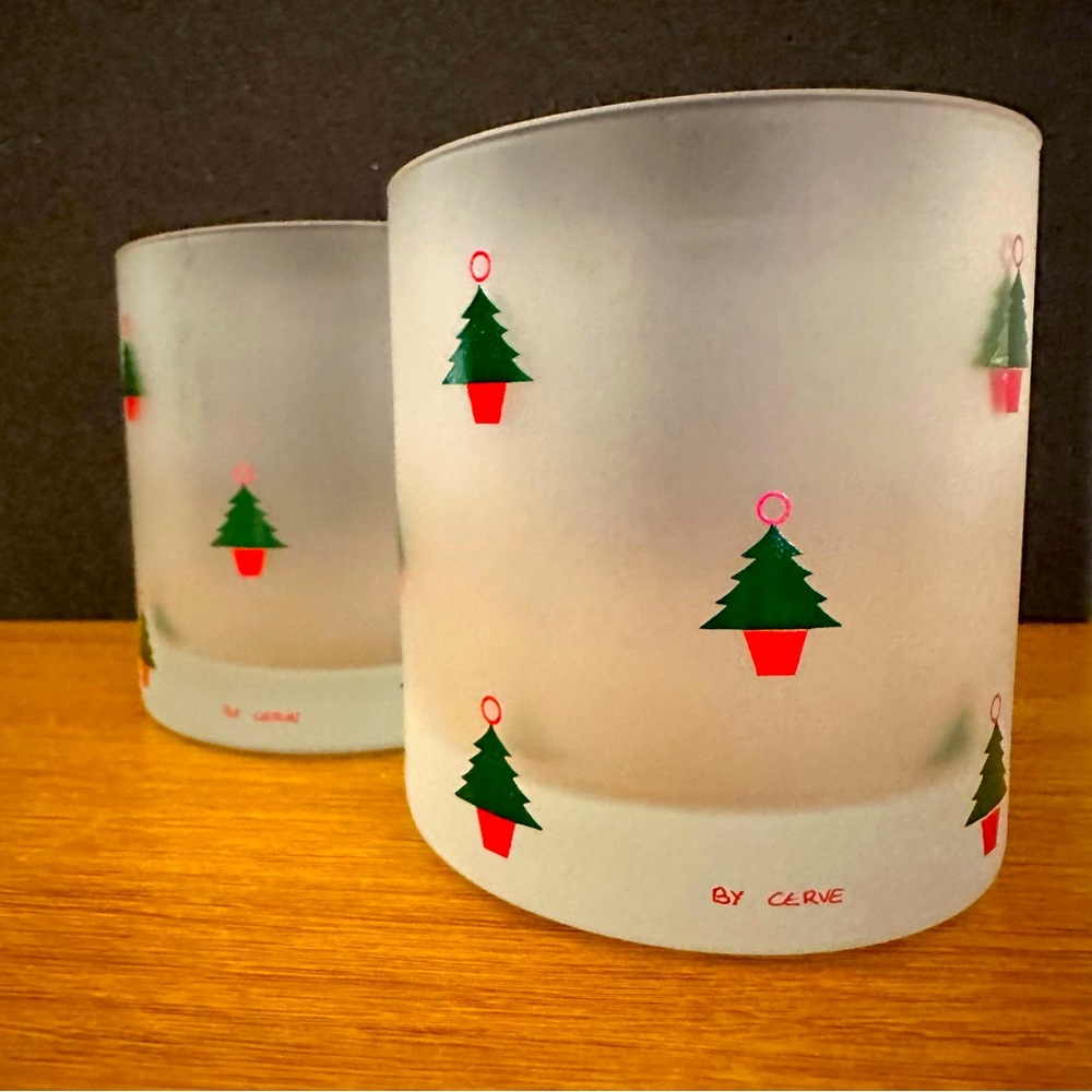Like New - Cerve - Christmas Tree - Old Fashioned glasses - set of 2